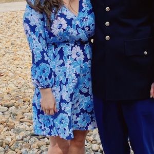 ONLY WORN ONCE. Old Navy wrap dress. M size